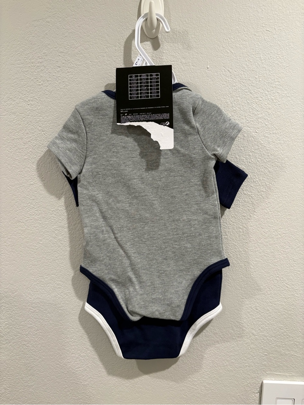Nike Dallas Cowboys 2-pack Baby Onesies Size 3-6 Months New - Picture 4 of 6